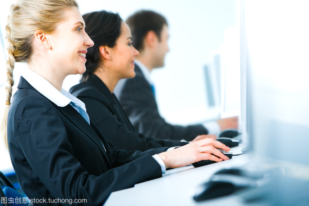 計(jì)算機(jī)業(yè)務(wù)培訓(xùn) 提升技能，驅(qū)動(dòng)數(shù)字化未來